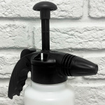 Садовый помповый опрыскиватель Октябрина Апрелевна 1л (2)